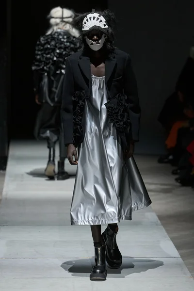 Look 3